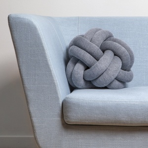 DESIGN HOUSE STOCKHOLM polštář Knot světle modrý