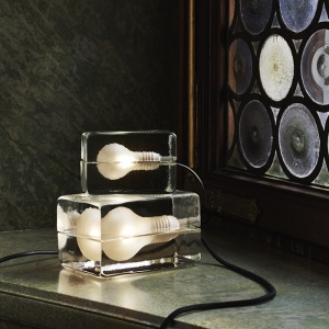 DESIGN HOUSE STOCKHOLM stolní lampa Block Lamp malá černá