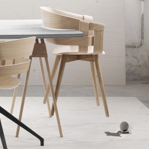 DESIGN HOUSE STOCKHOLM židle Wick chair s dřevěným podnožím černá
