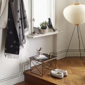 VITRA stolek Occasional Table LTR masivní dub s chromem