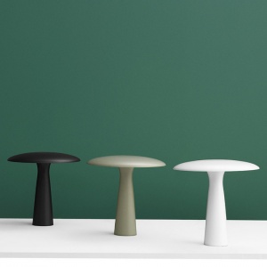 NORMANN COPENHAGEN stolní lampa Shelter světle šedá