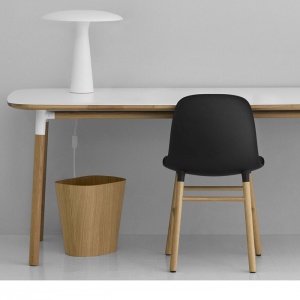 NORMANN COPENHAGEN stolní lampa Shelter světle šedá