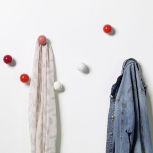věšáky Coat Dots bílé