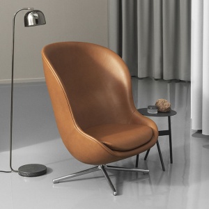 NORMANN COPENHAGEN podnožka a křeslo Hyg Swivel and Tilt  v prémiové kůži Brandy