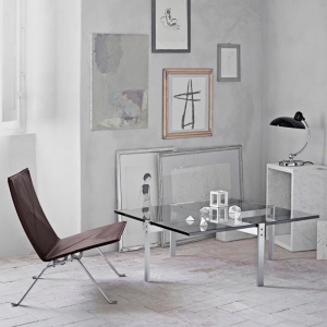 FRITZ HANSEN stolní lampa Kaiser Idell Luxus černá lesklá