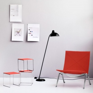 FRITZ HANSEN stojací lampa Kaiser Idell černá lesklá