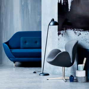 FRITZ HANSEN stojací lampa Kaiser Idell černá lesklá