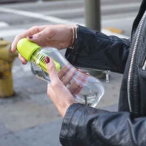 BOBBLE láhev na vodu 550 ml fialová se silikonovým víčkem