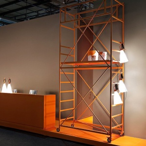 FLOS stolní lampa May Day oranžová