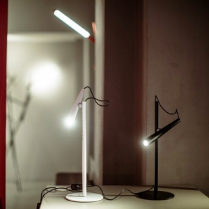FOSCARINI stojací lampa Magneto bílá