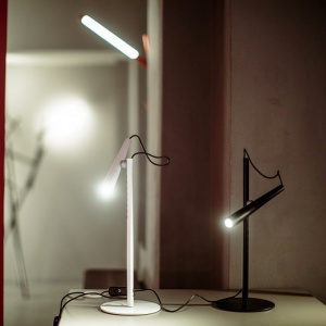 stojací lampa Magneto bílá