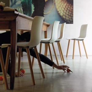 VITRA židle HAL Wood hnědá