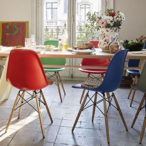 VITRA židle DSW červená