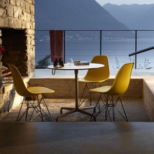 VITRA židle DSR černá deep black