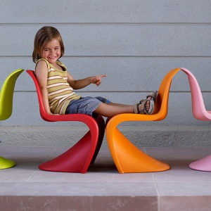 VITRA židlička Panton Junior tmavě červená