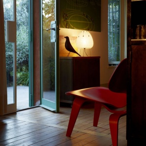 VITRA dřevěný pták Eames House Bird černý