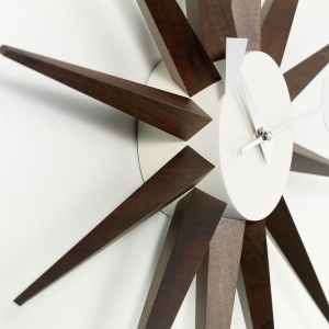 VITRA nástěnné hodiny Sunburst Clock ořech - z expozice