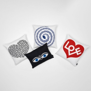 VITRA polštář Graphic Print Love