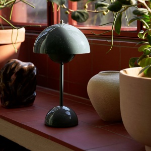&TRADITION přenosná stolní lampa Flowerpot VP9 šedomodrá