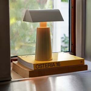 &TRADITION přenosná stolní lampa Caret MF1 světle šedá