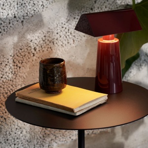 přenosná stolní lampa Caret MF1 vínová