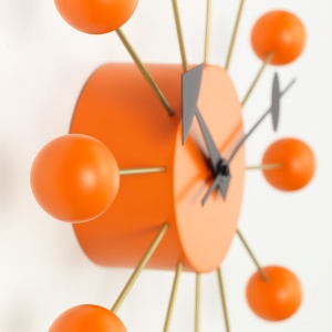 VITRA nástěnné hodiny Ball Clock oranžová