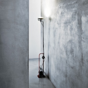 FLOS stojací lampa Toio bílá