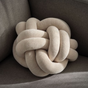 DESIGN HOUSE STOCKHOLM polštář Knot tmavě zelený