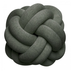 DESIGN HOUSE STOCKHOLM polštář Knot tmavě zelený