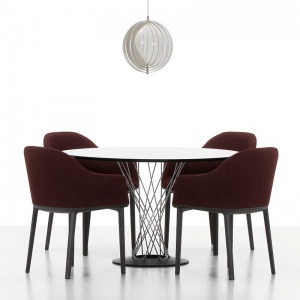 VITRA jídelní stůl Noguchi Dining Table 121 cm
