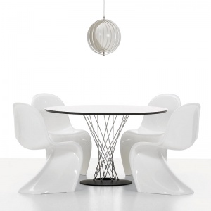 VITRA jídelní stůl Noguchi Dining Table 121 cm