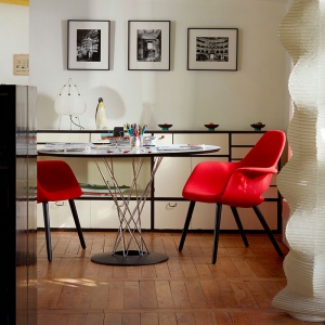 VITRA jídelní stůl Noguchi Dining Table 121 cm