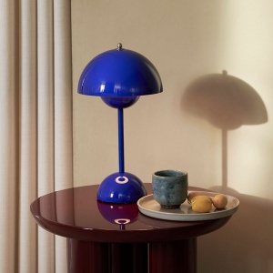 &TRADITION přenosná stolní lampa Flowerpot VP9 kobaltově modrá