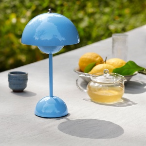 přenosná stolní lampa Flowerpot VP9 swim modrá