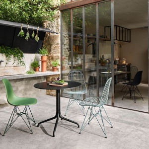VITRA židle DSR černá deep black