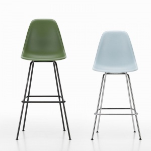 VITRA barová židle Eames Plastic Stool Medium černá deep black