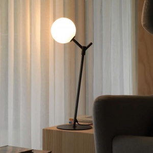 AROMAS stolní lampa Atom mosazná